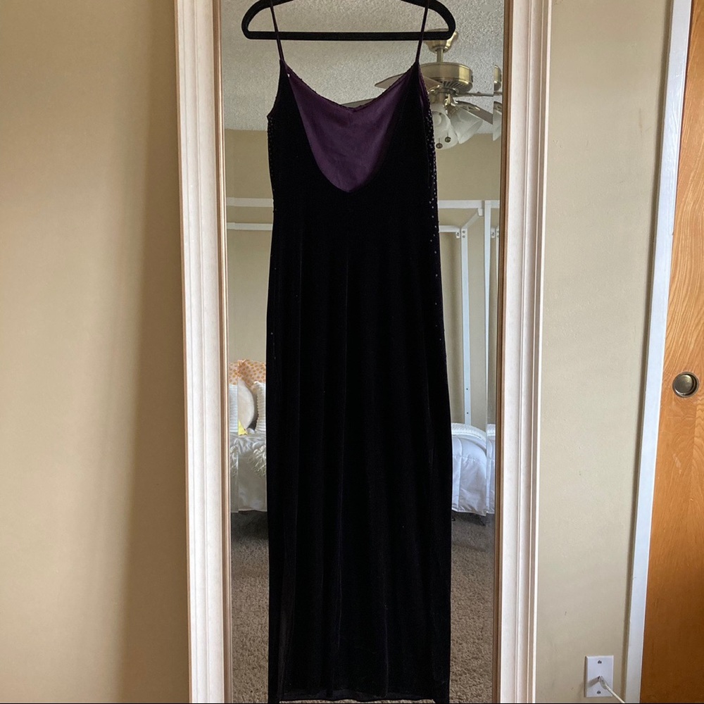 Vintage City Triangles beaded velvet dress. - Picture 4 of 4